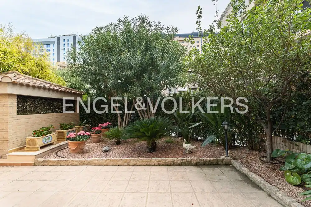 Terraza de Piso en venta en Valencia con Aire acondicionado, Calefacción y Jardín privado