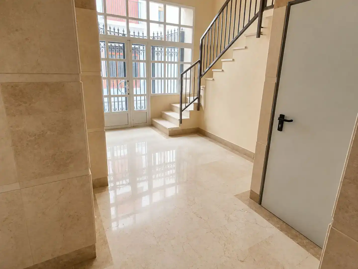Flat for rent in  Valencia Capital  with Air Conditioner and Balcony