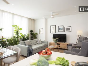 Flat with balcony to rent in L'Eixample