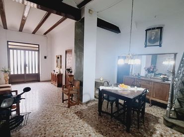 Casa rustica con balcone in vendita a Chella