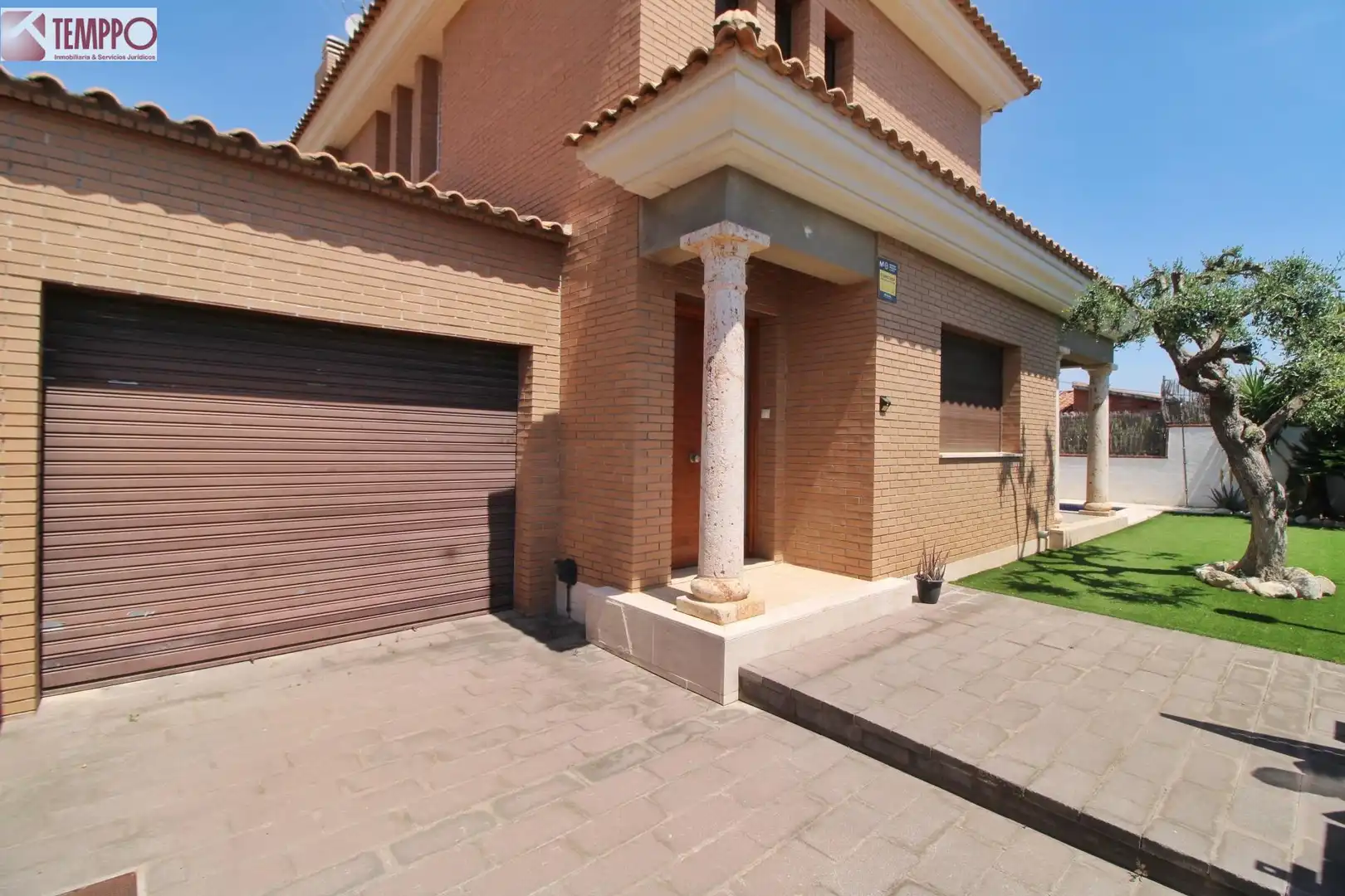Außenansicht von Haus oder Chalet zum Verkauf in Santa Oliva mit Heizung, Privatgarten und Terrasse