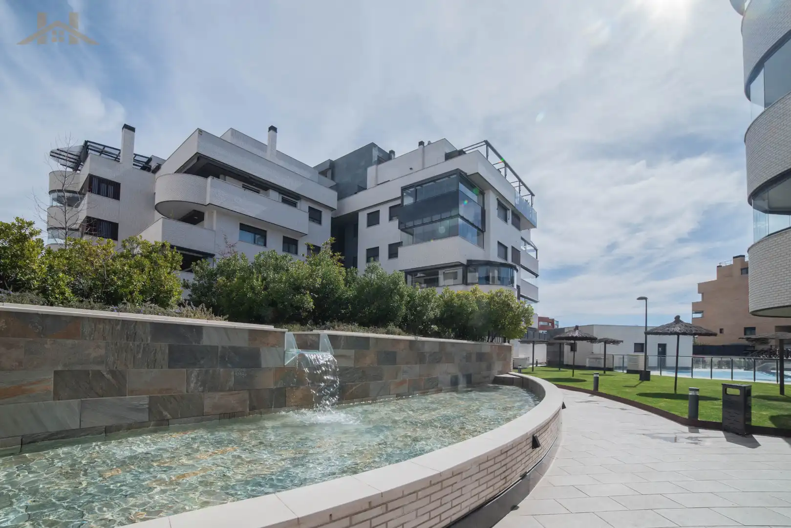Außenansicht von Wohnung zum Verkauf in Pinto mit Klimaanlage, Heizung und Terrasse