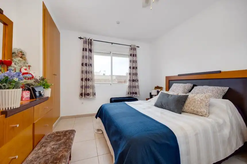 Habitación de Casa adosada en venta en Rojales con Piscina comunitaria