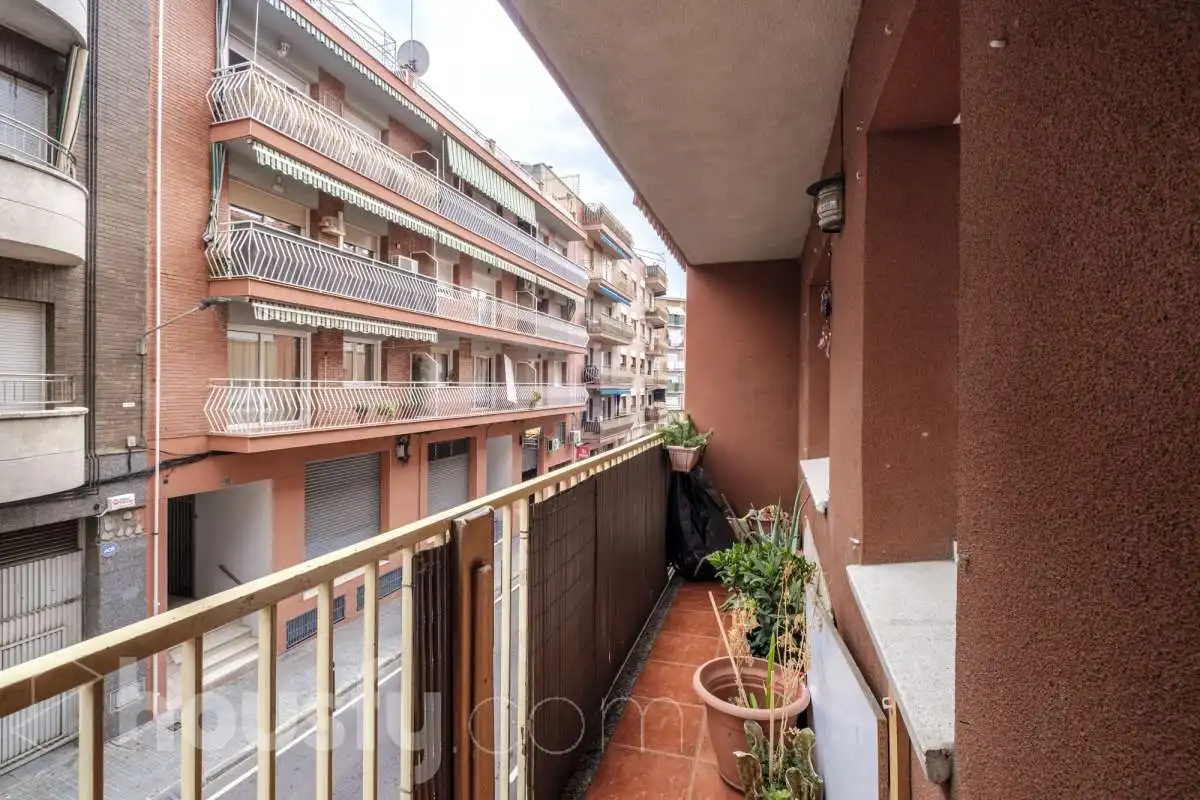 Balcony of Flat for sale in Sud