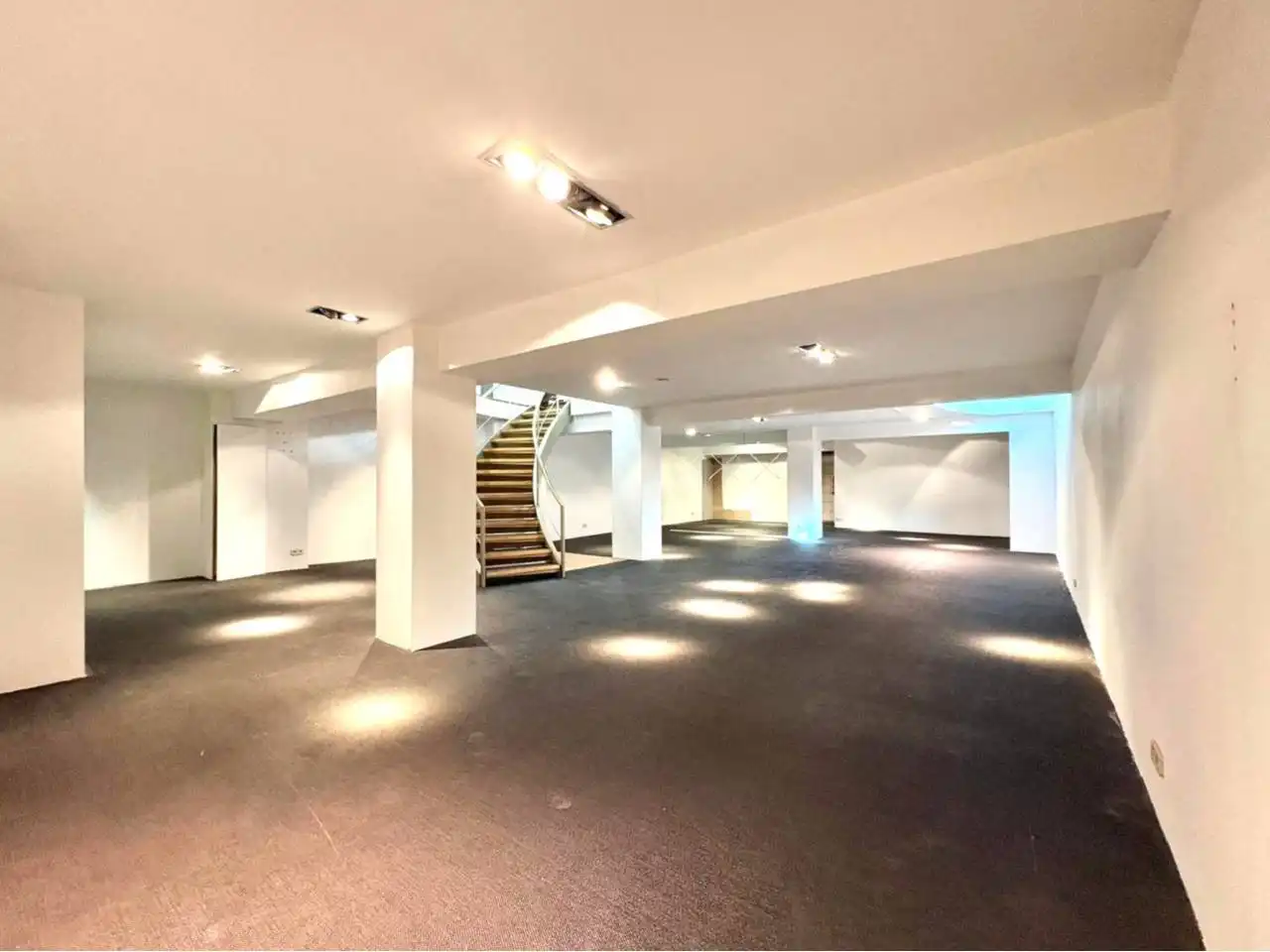 Local comercial en alquiler en Avenida Lluís Companys 15, imagen 3