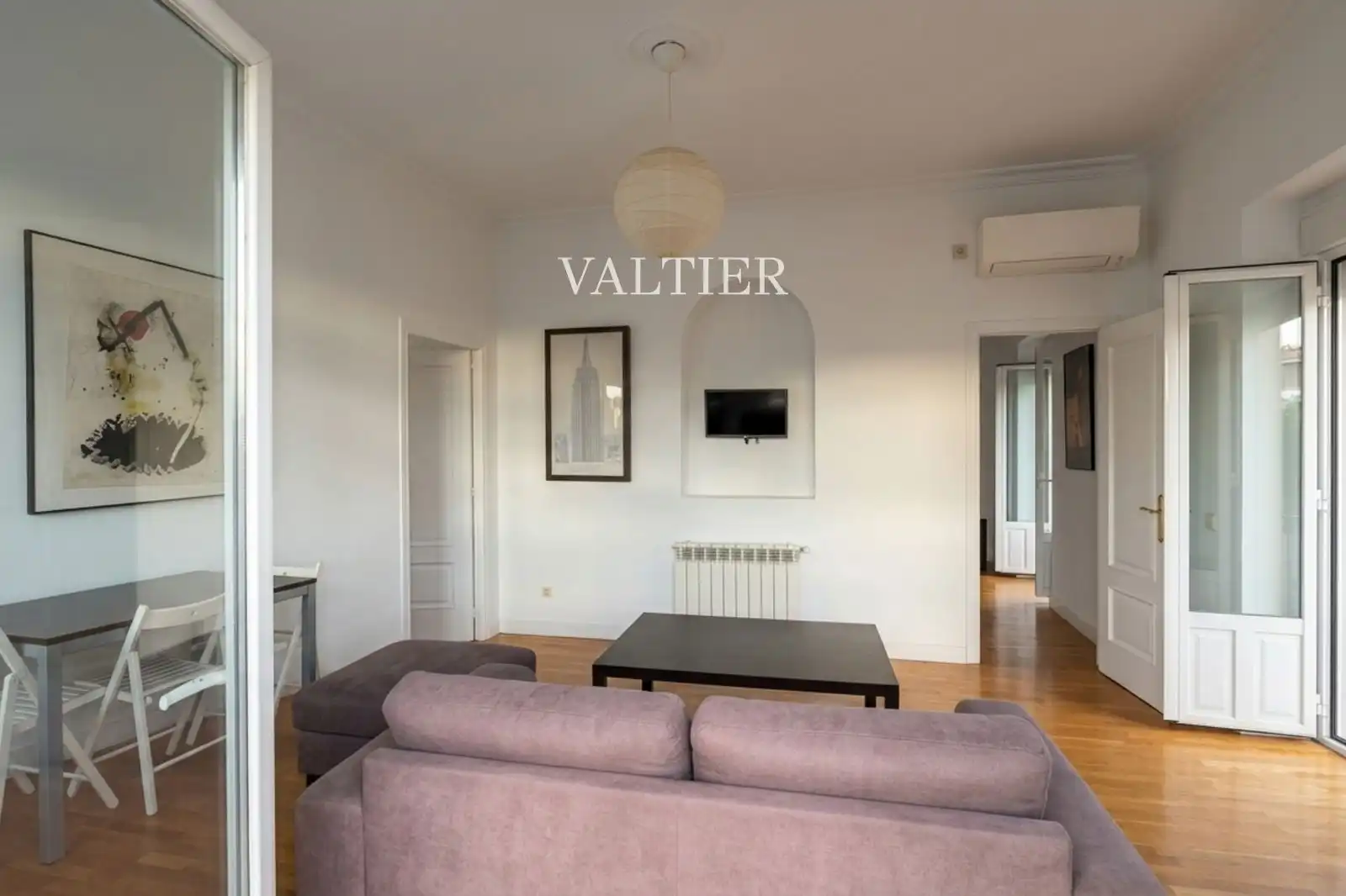 Living room of Flat for rent in Madrid  with Air Conditioner, Terrace and Furnished