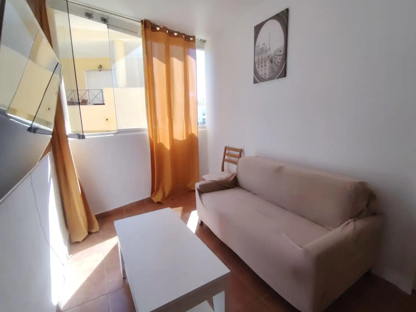 Sala d'estar de Estudi en venda en Fuengirola amb Aire condicionat, Jardí privat i Terrassa