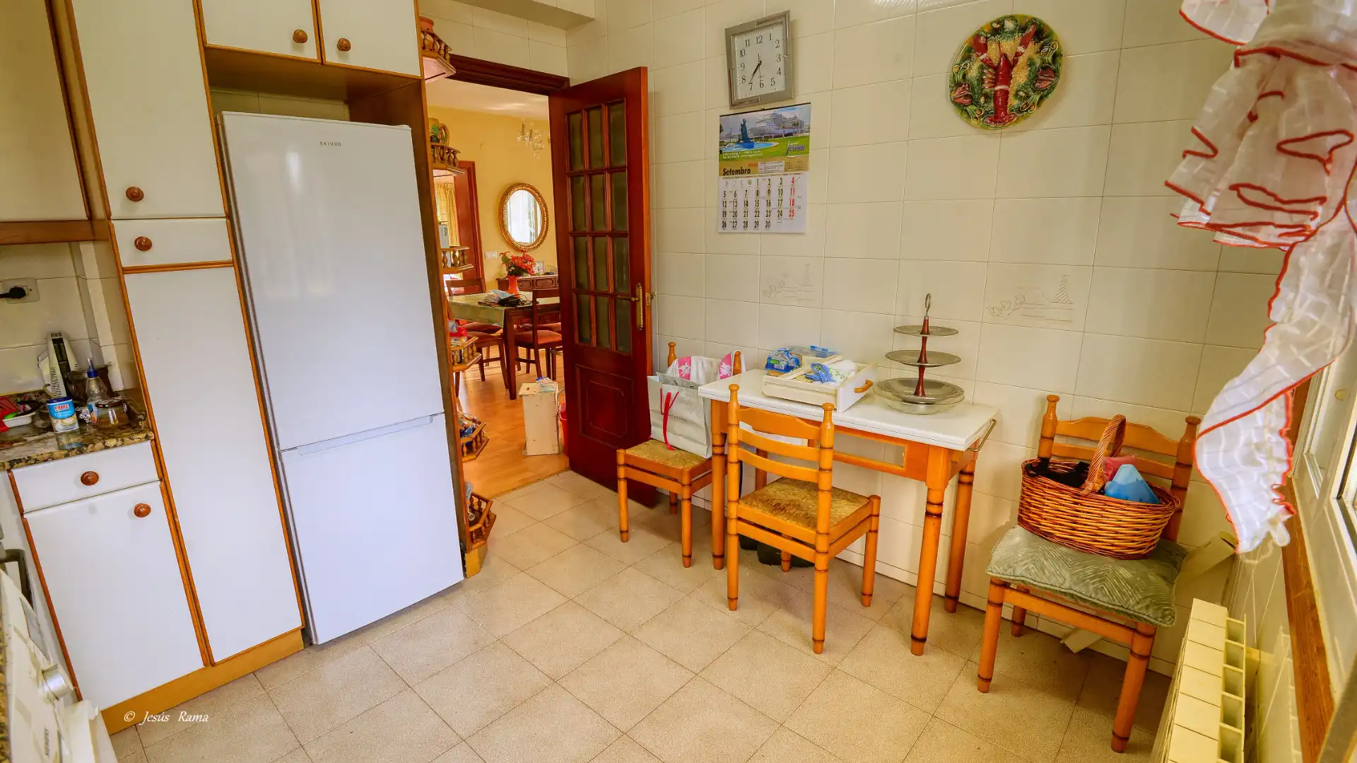 Cuina de Casa o xalet en venda en Oleiros amb Jardí privat, Traster i Moblat
