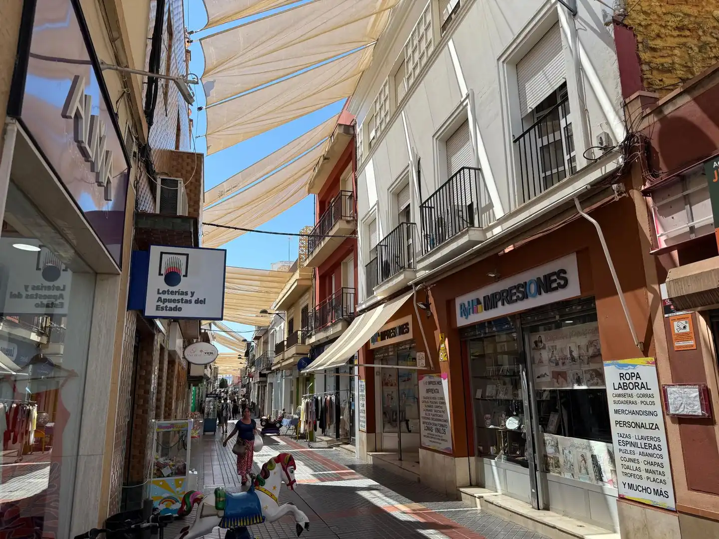Vista exterior de Local de lloguer en Dos Hermanas amb Aire condicionat i Alarma