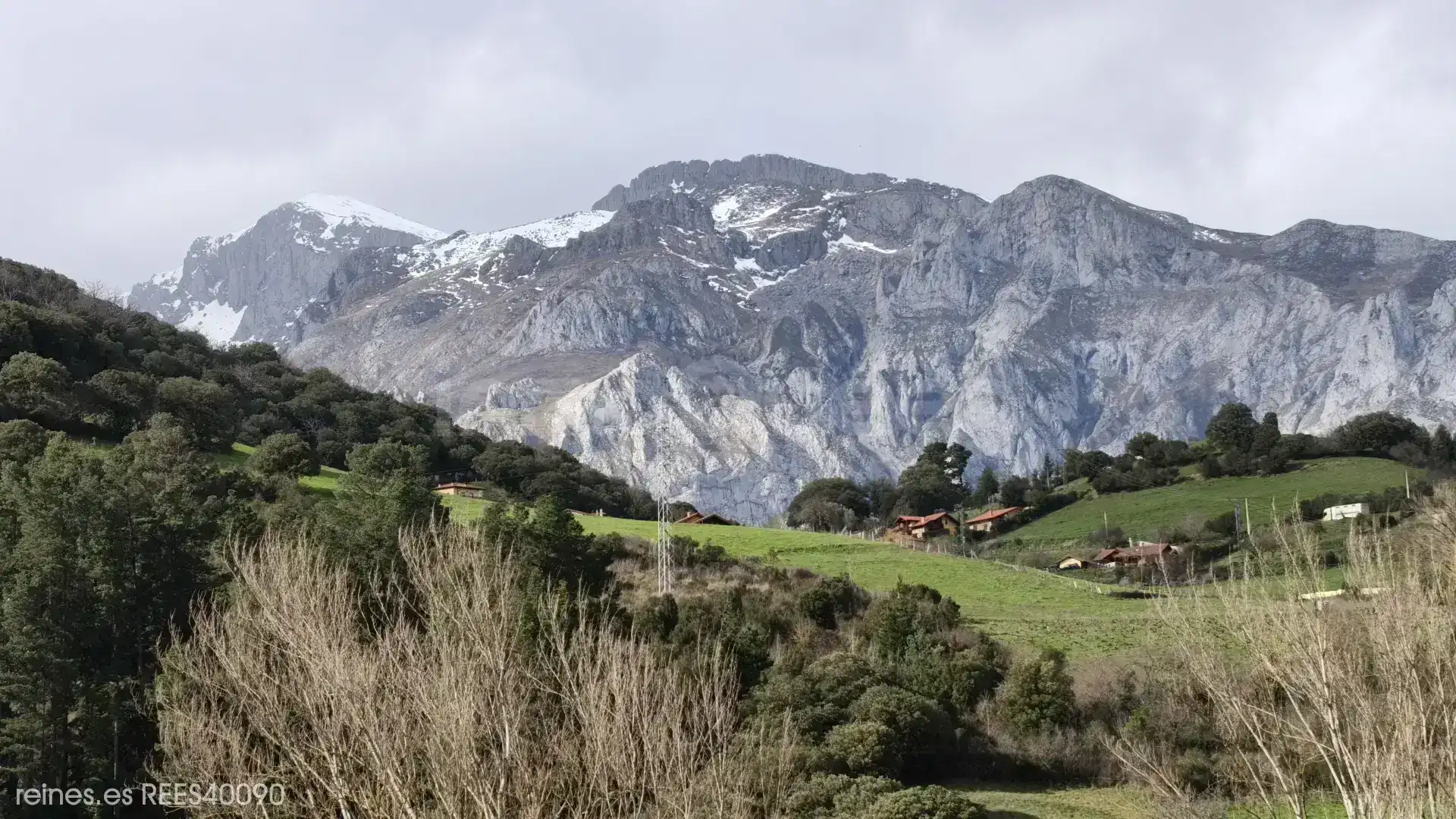 Exterior view of Houses for sale in Cillorigo de Liébana  with Private garden