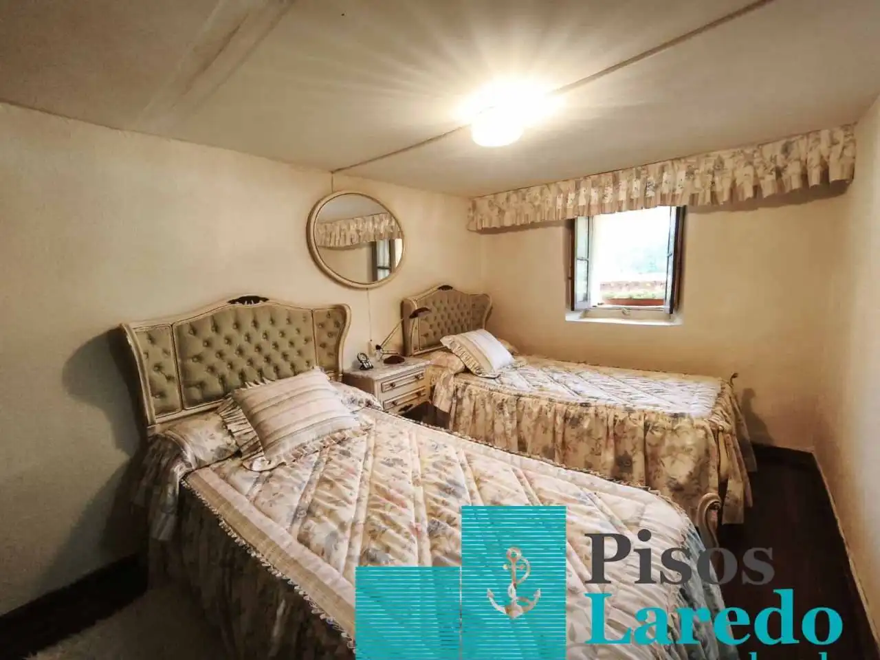 Bedroom of Detached homes for sale in Rasines  with Heating, Private garden and Parquet flooring