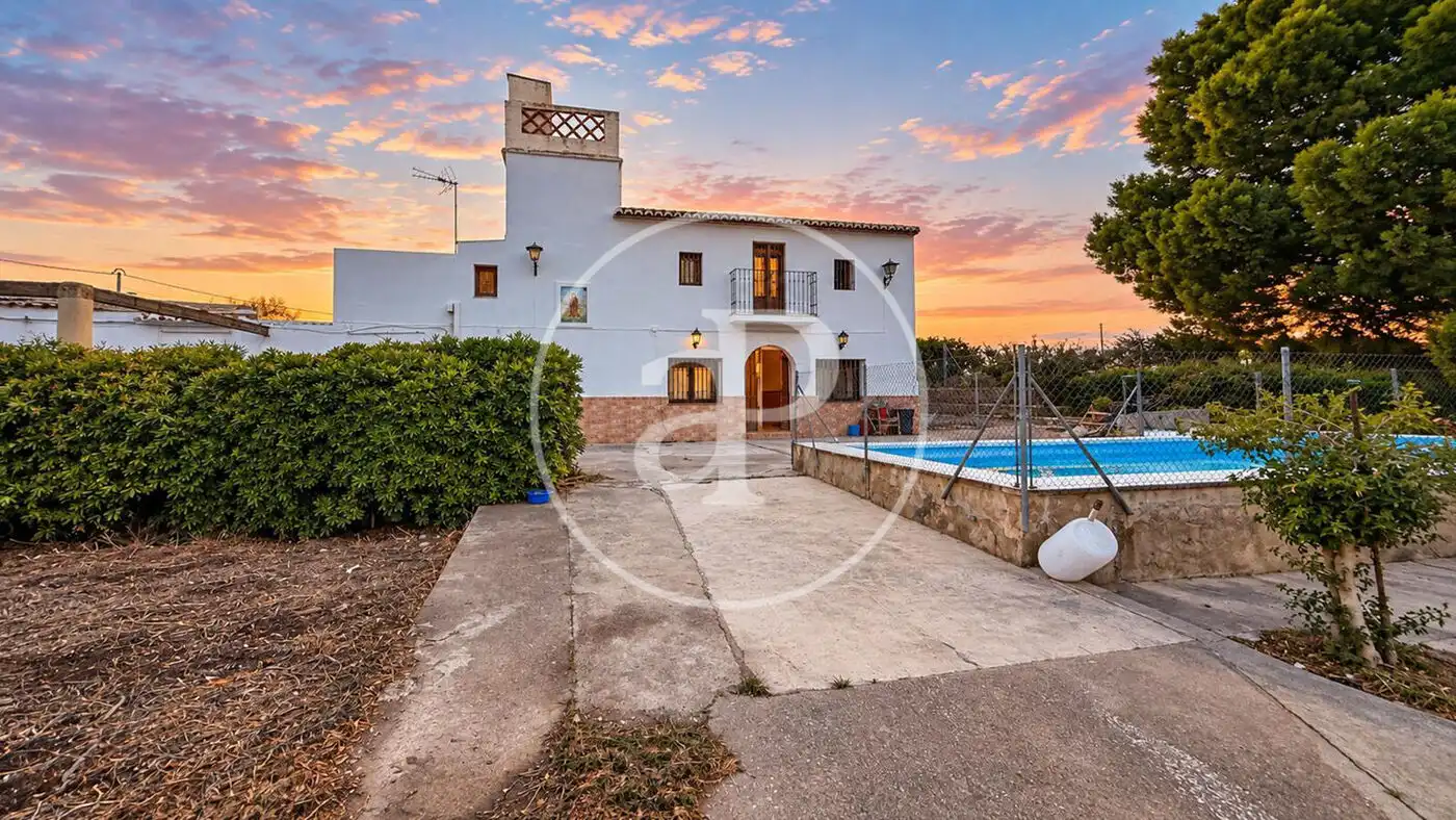 Country house with terrace for sale in Urbanizaciones