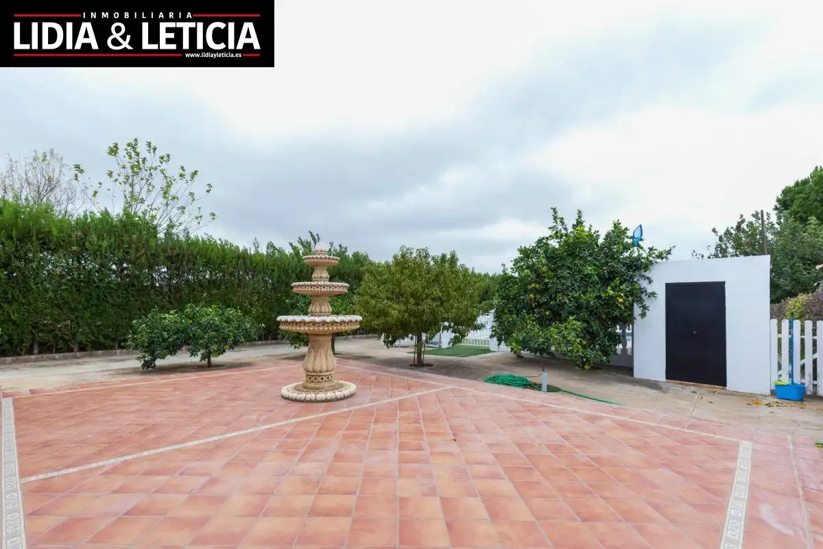 Vista exterior de Casa o chalet en venta en Alcalá de Guadaira con Aire acondicionado, Calefacción y Jardín privado