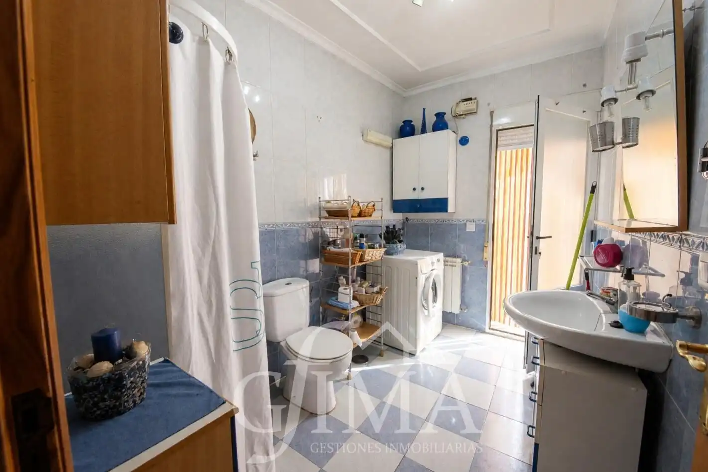 Bany de Casa o xalet en venda en Tomelloso amb Calefacció, Terrassa i Traster