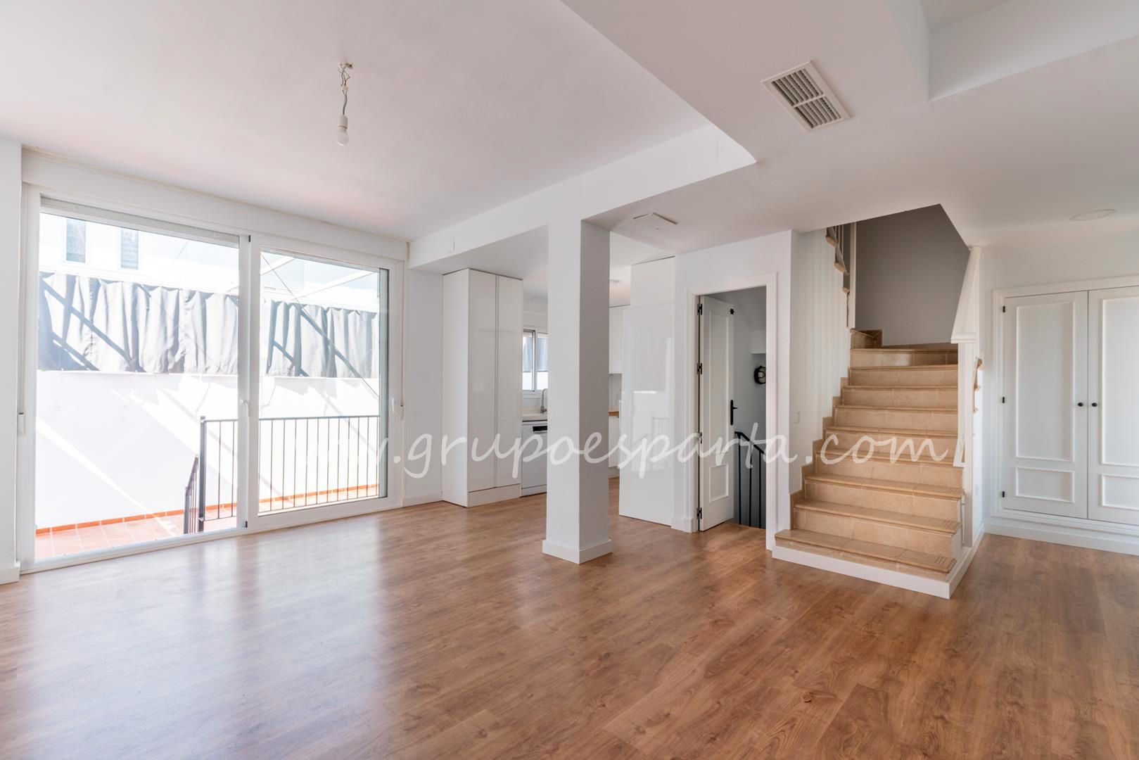 Single-family semi-detached to rent in Mairena del Aljarafe  with Air Conditioner, Oven and Washing machine