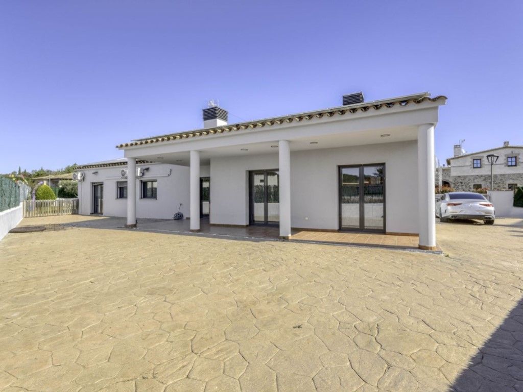 Exterior view of House or chalet for sale in Cistella  with Air Conditioner, Private garden and Community pool