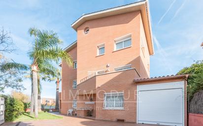 Vista exterior de Casa o xalet en venda en Castelldefels amb Aire condicionat, Calefacció i Jardí privat