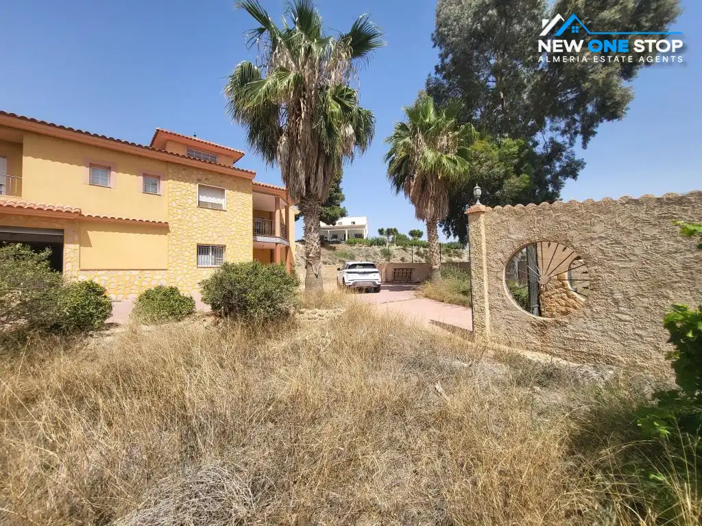 Casa adosada en venda en Cuevas del Almanzora amb Aire condicionat, Calefacció i Jardí privat