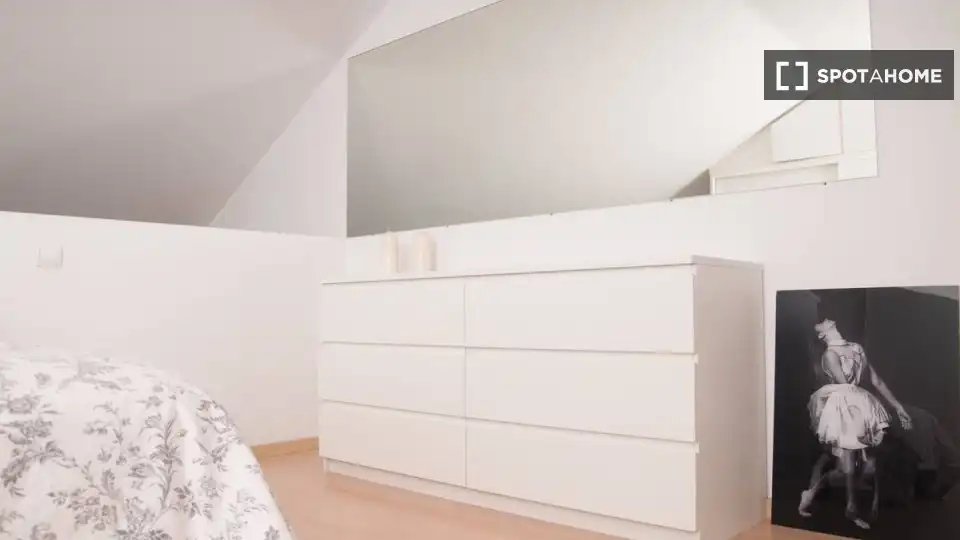 Bedroom of Flat for rent in Madrid  with Air Conditioner, Heating and Furnished
