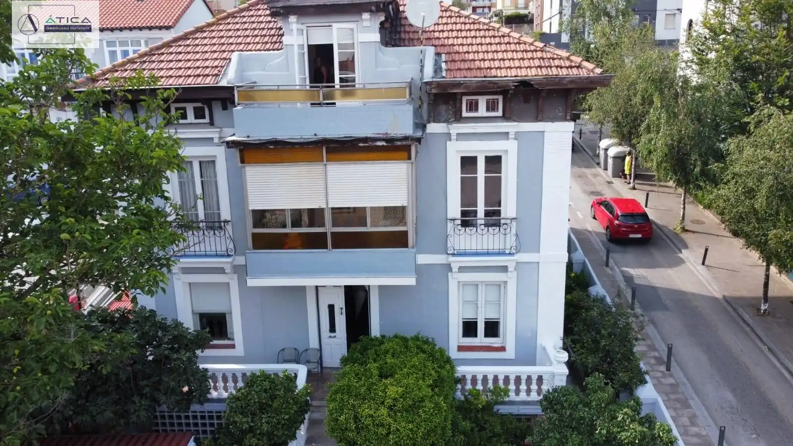 Vista exterior de Casa o xalet en venda en Santander amb Jardí privat, Terrassa i Moblat