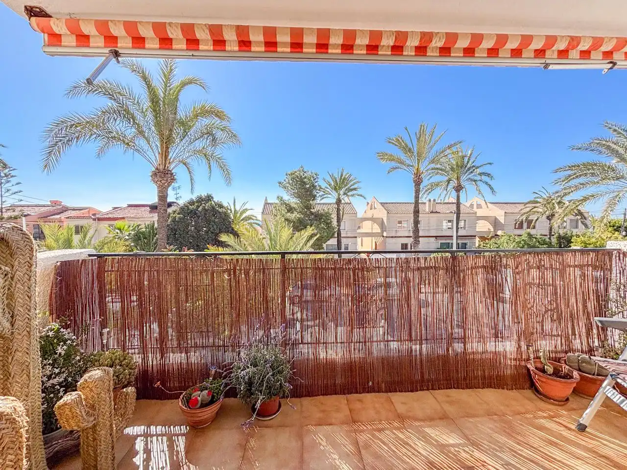 Terrasse von Wohnungen zum Verkauf in Santa Pola mit Terrasse, Schwimmbad und Gemeinschaftspool