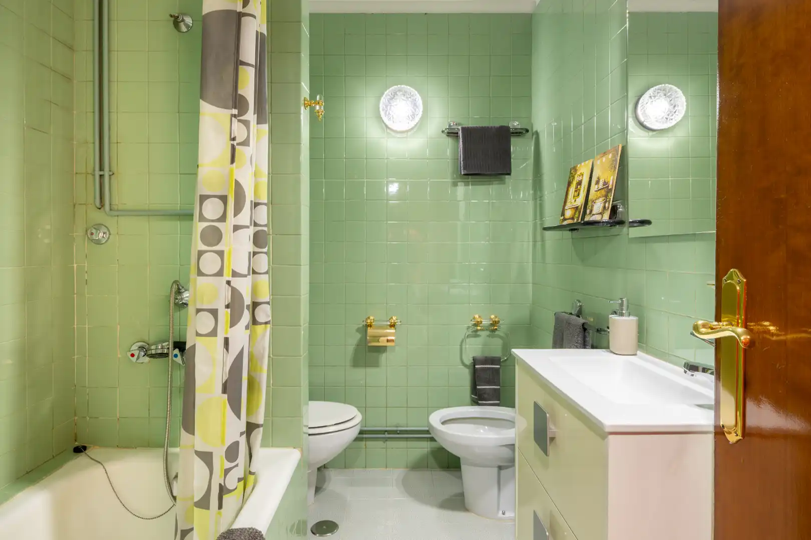 Bathroom of Flat for sale in A Coruña Capital   with Heating and Parquet flooring