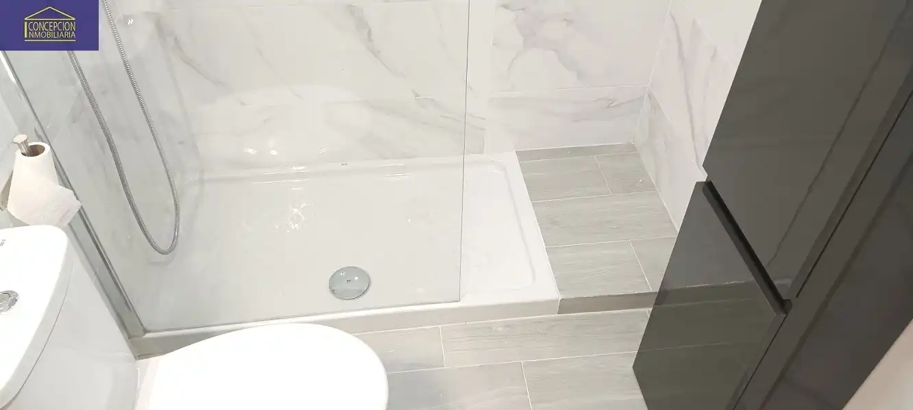 Badezimmer von Wohnung mieten mit Kaufoption in Córdoba mit Klimaanlage, Heizung und Terrasse