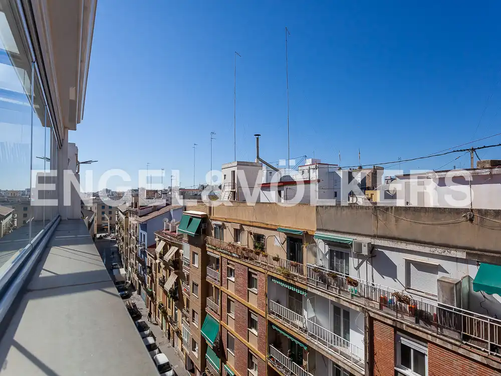Exterior view of Attic for rent in Valencia  with Air Conditioner, Heating and Parquet flooring