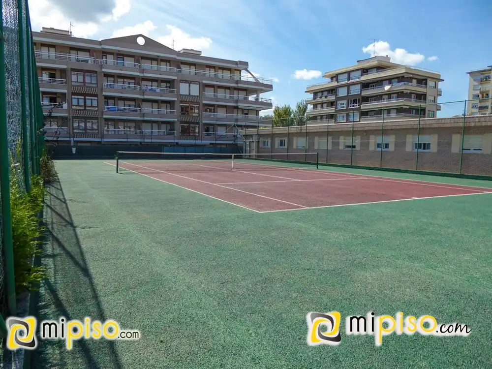 Terrassa de Pis de lloguer en Laredo amb Calefacció, Terrassa i Piscina