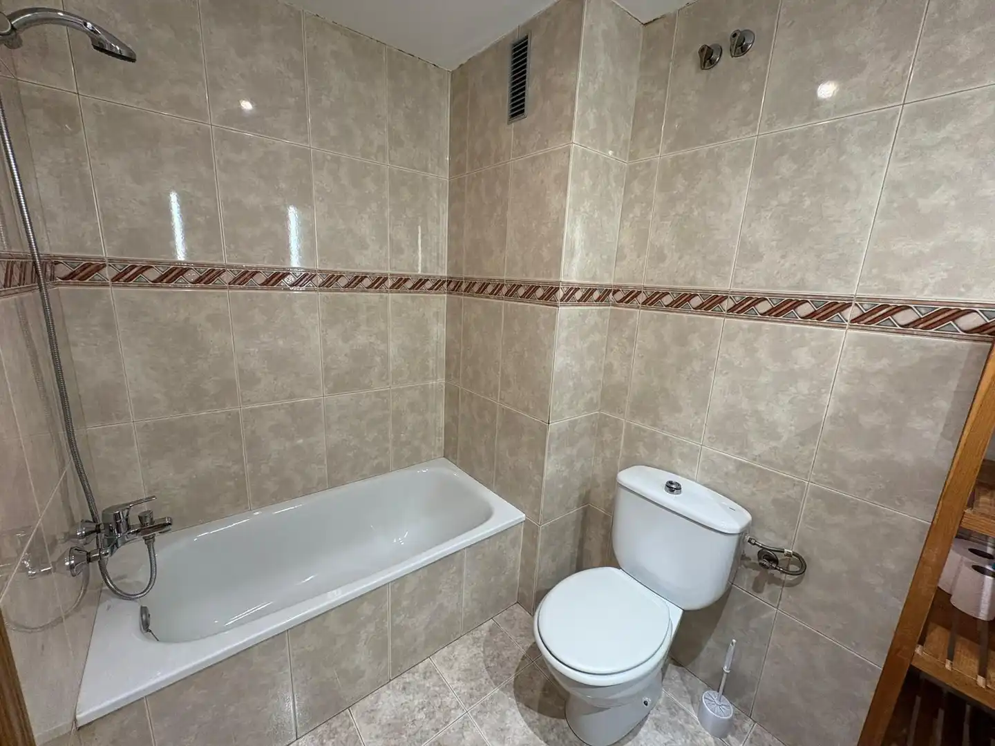 Bathroom of Flat for rent in Barcelona  with Balcony
