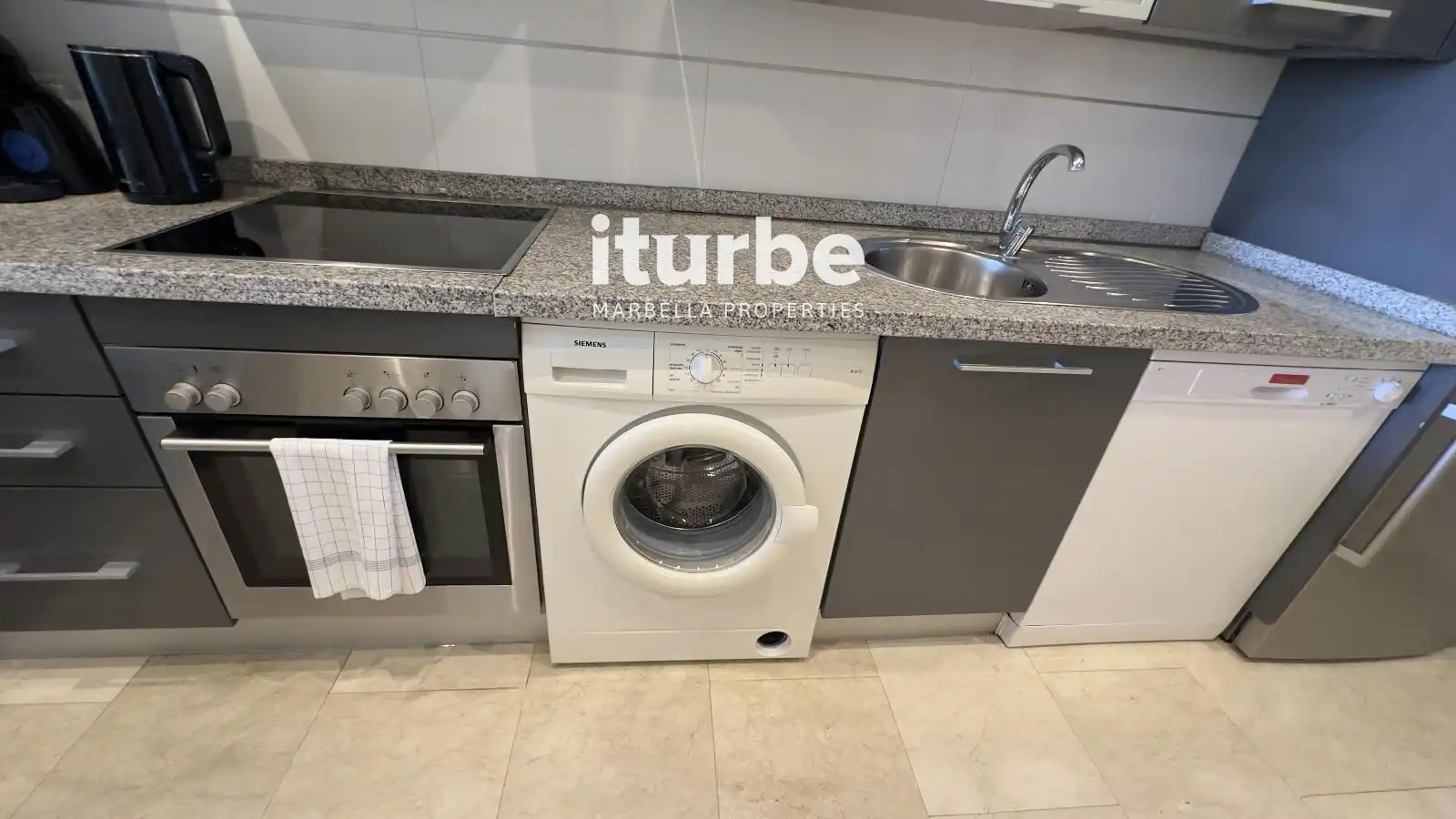 Kitchen of Flat for rent in Benahavís  with Air Conditioner, Terrace and Swimming Pool