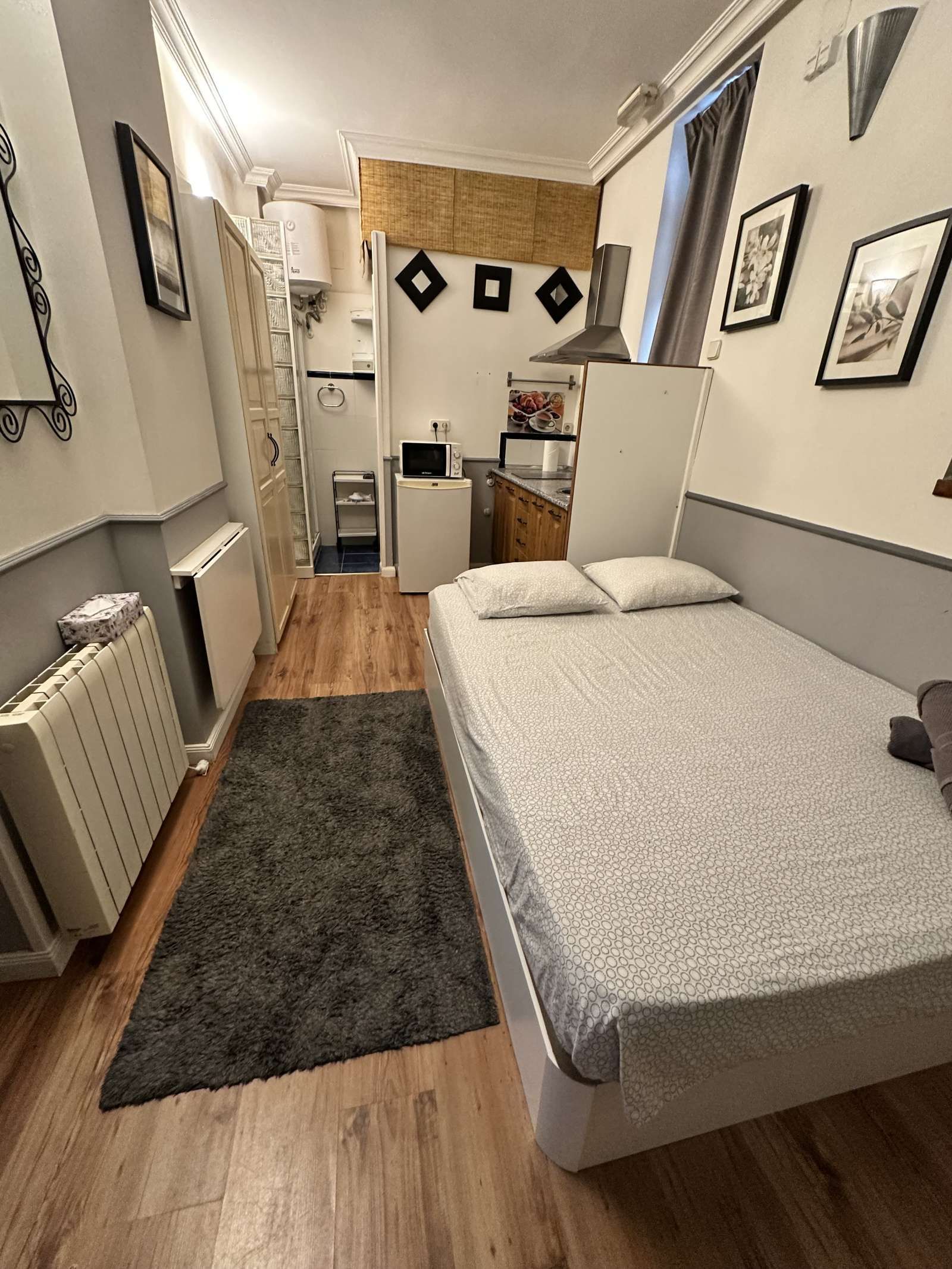 Bedroom of Study to share in  Madrid Capital  with Air Conditioner, Heating and Terrace