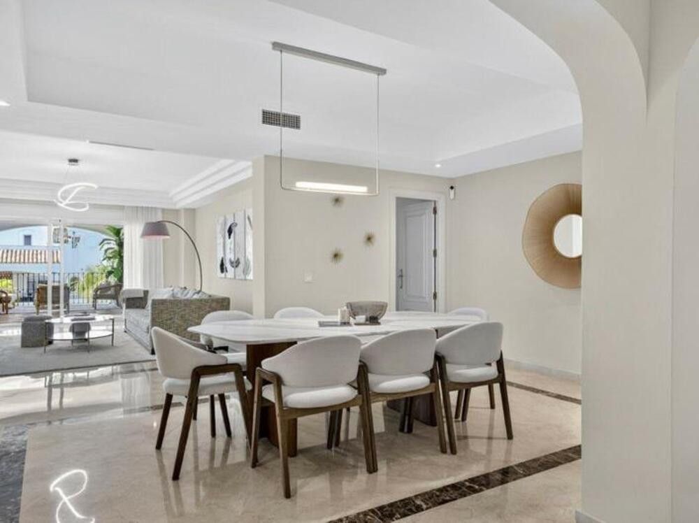 Comedor de Apartamento de alquiler en Marbella con Aire acondicionado, Terraza y Piscina
