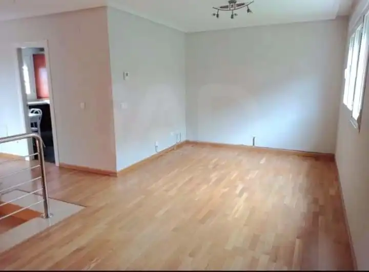 Sala d'estar de Casa adosada en venda en Cuadros amb Calefacció i Terrassa