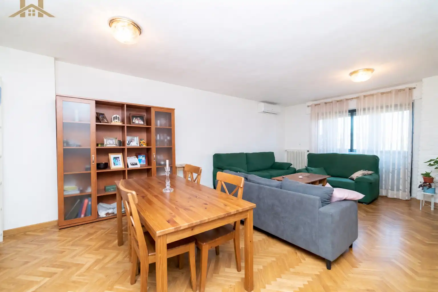Living room of Flat for sale in  Madrid Capital  with Air Conditioner, Heating and Parquet flooring