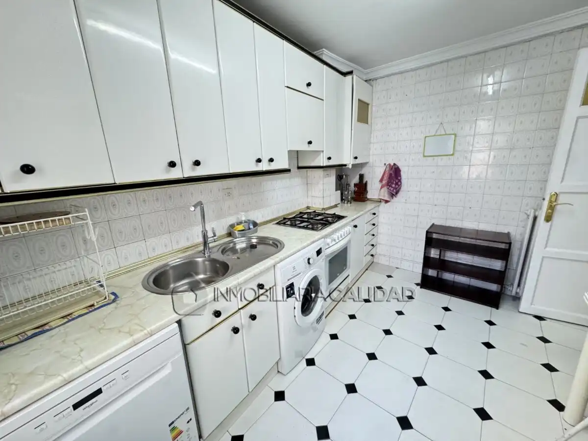 Cocina de Piso de alquiler en Burgos con Calefacción y Amueblado