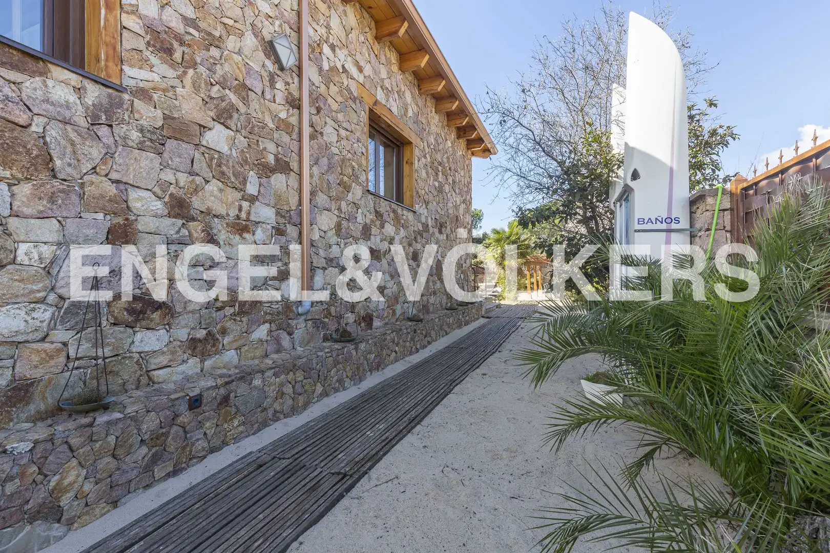 Vista exterior de Casa o chalet en venta en El Berrueco con Calefacción, Jardín privado y Terraza