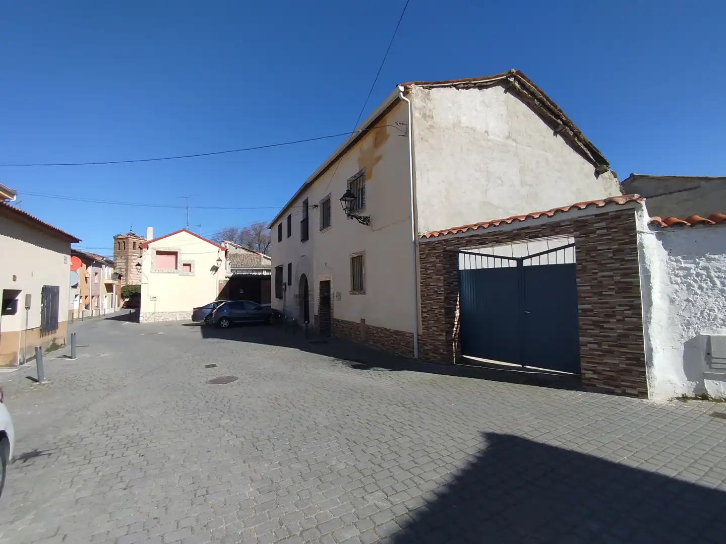 Vista exterior de Casa adosada en venda en Mojados amb Calefacció, Parquet i Traster