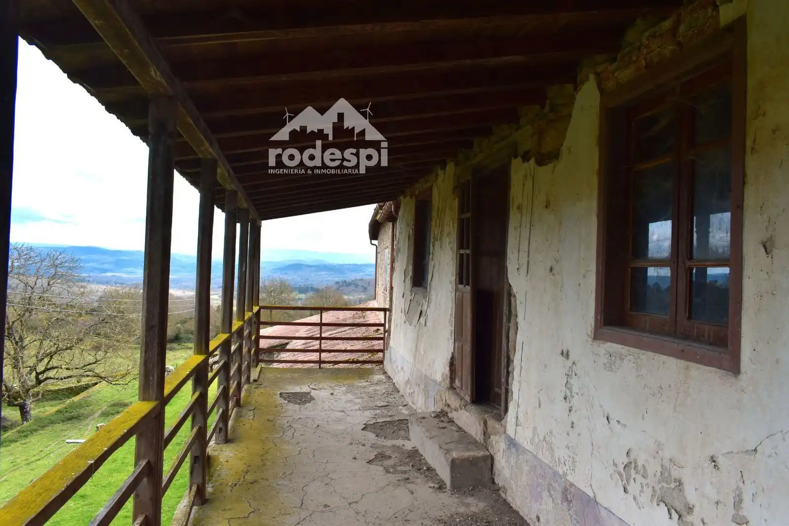 Buildings for sale in Pantón