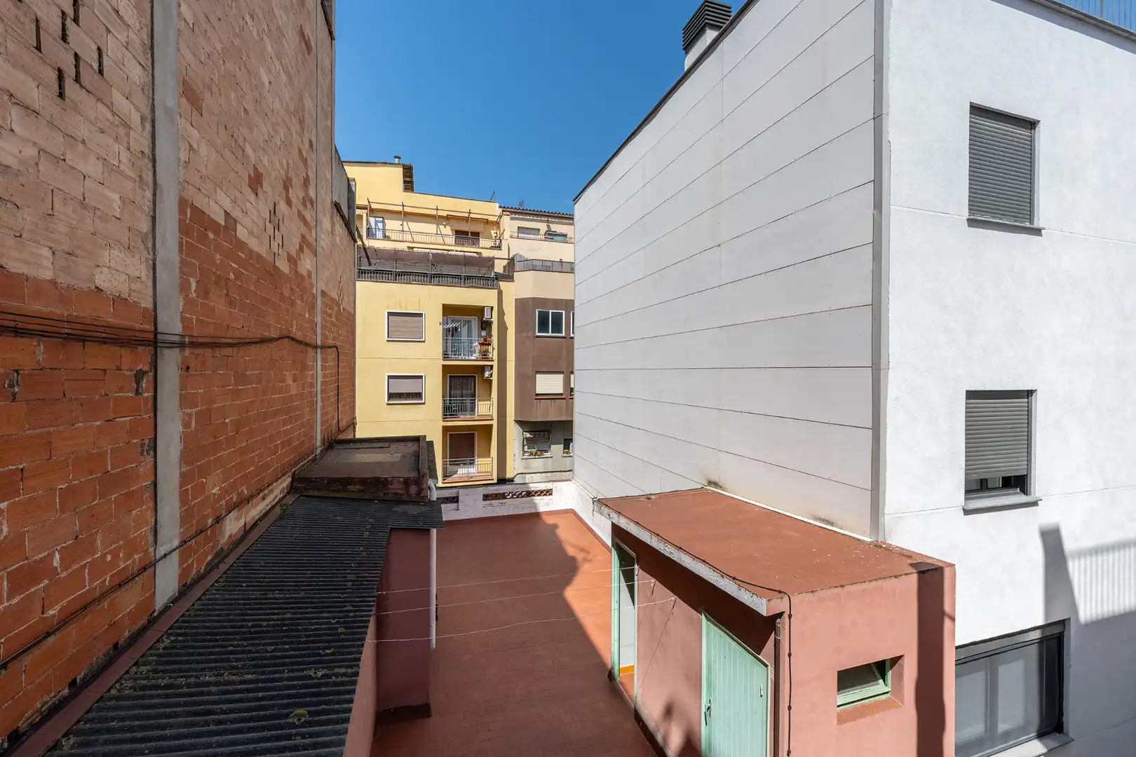 Vista exterior de Casa adosada en venda en Barcelona amb Calefacció, Jardí privat i Terrassa