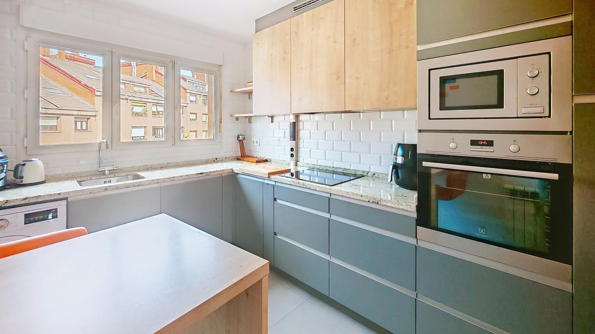 Kitchen of Flat for sale in Oviedo   with Heating and Terrace