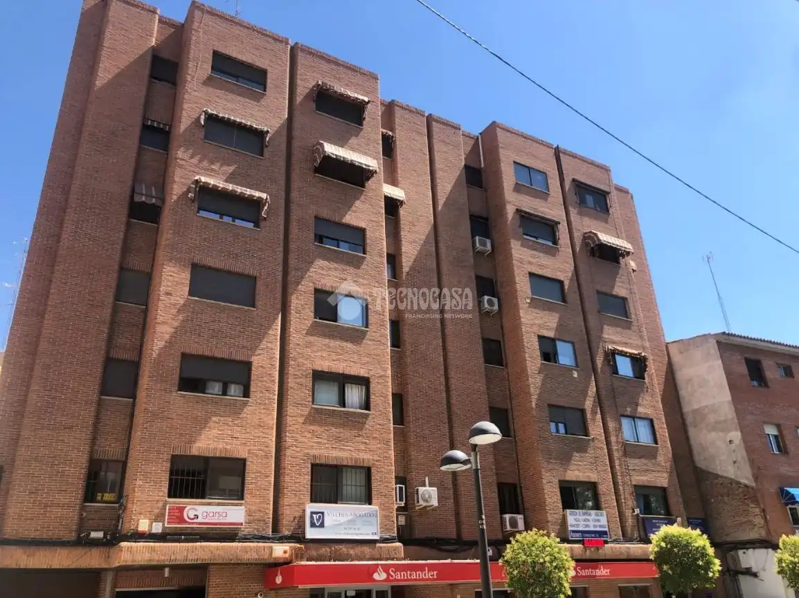 Außenansicht von Wohnung zum Verkauf in Móstoles mit Heizung und Terrasse