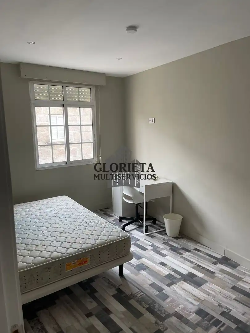 Habitación de Piso en venta en Vigo  con Calefacción, Jardín privado y Amueblado