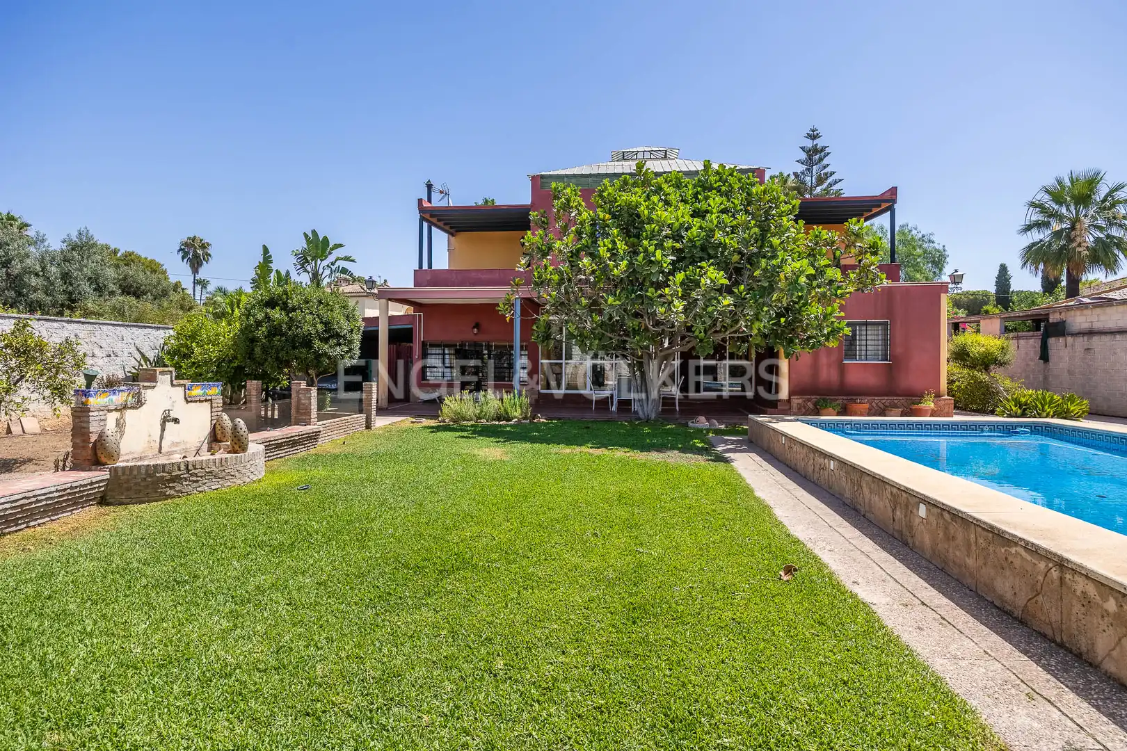 Vista exterior de Casa o chalet en venta en Carmona con Calefacción, Jardín privado y Terraza