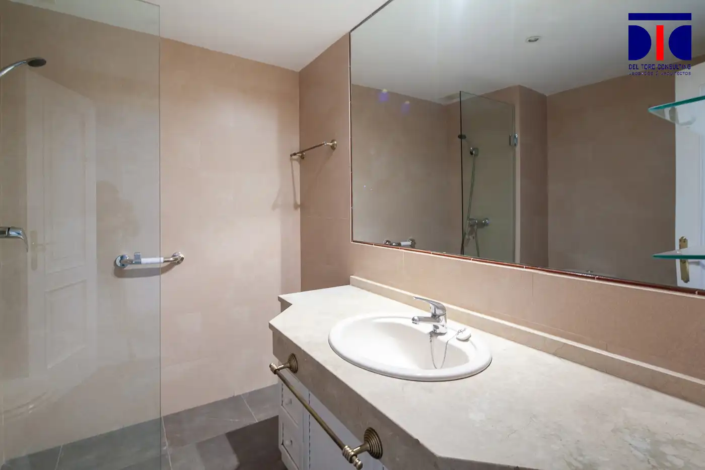 Baño de Piso en venta en Sevilla con Aire acondicionado, Calefacción y Terraza