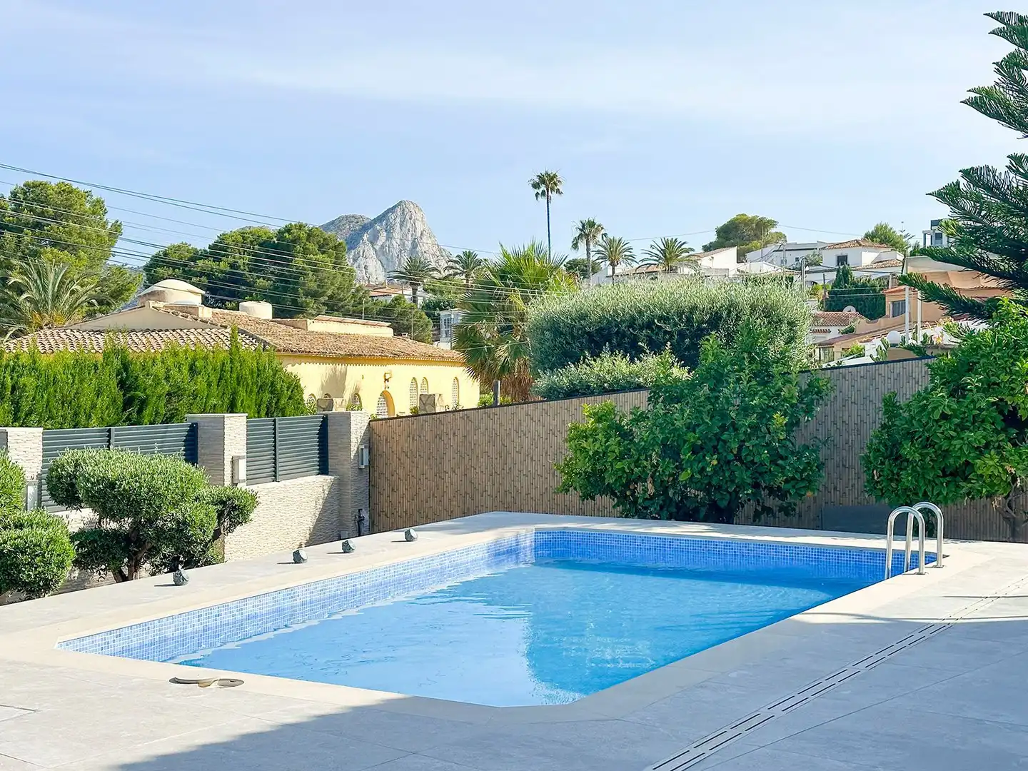 Piscina de Casa o xalet en venda en Calpe / Calp amb Aire condicionat, Calefacció i Jardí privat