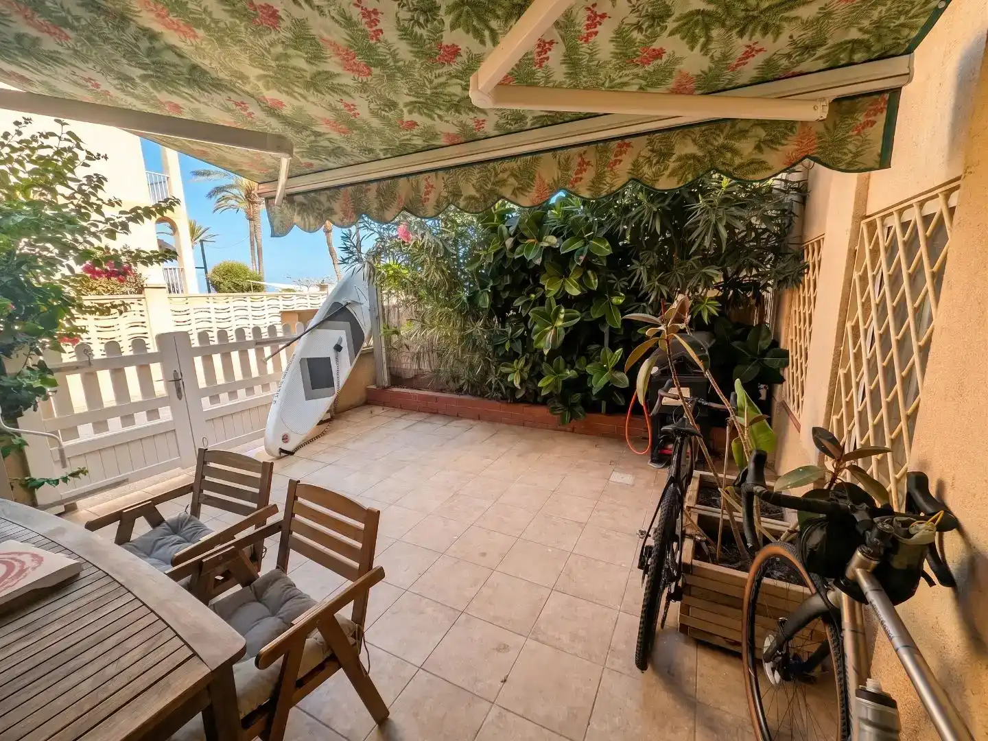 Terraza de Piso en venta en Cubelles con Aire acondicionado, Jardín privado y Amueblado