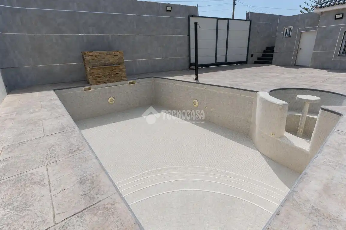 Piscina de Casa o chalet en venta en Almería
