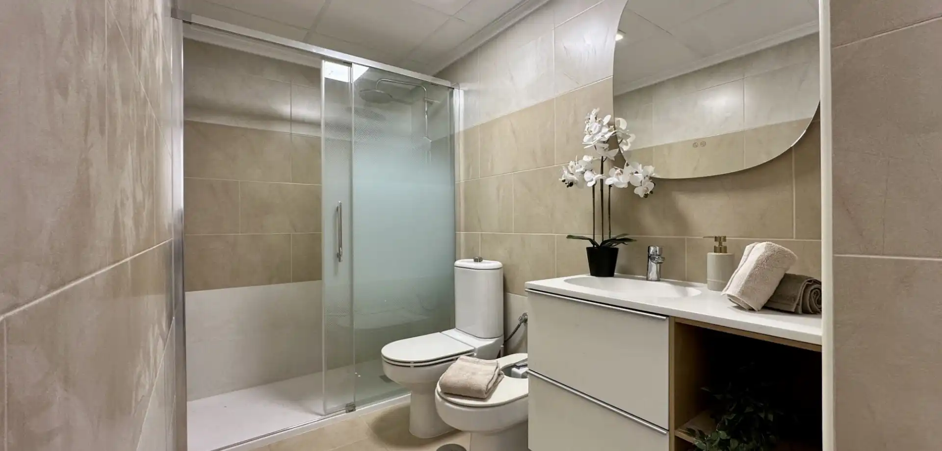Bany de Apartament en venda en Torrevieja amb Aire condicionat, Terrassa i Moblat