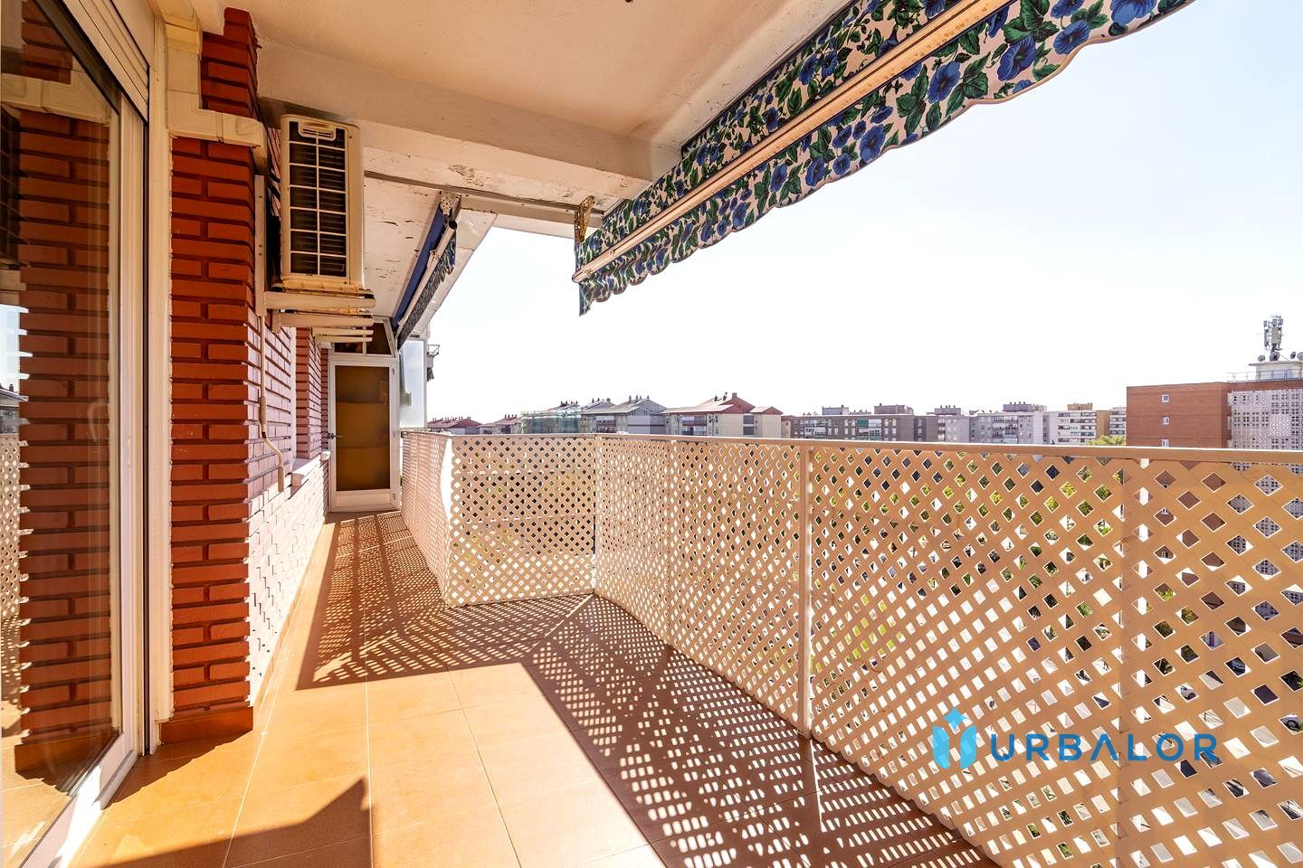 Balcony of Flat for sale in Alcorcón  with Air Conditioner, Heating and Parquet flooring